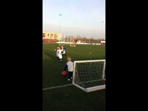 Voetbalwedstrijd FVC H1 - Blauw Wit H1