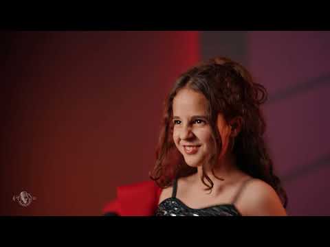 Karina Cimpan - Rock in roz | Videoclip