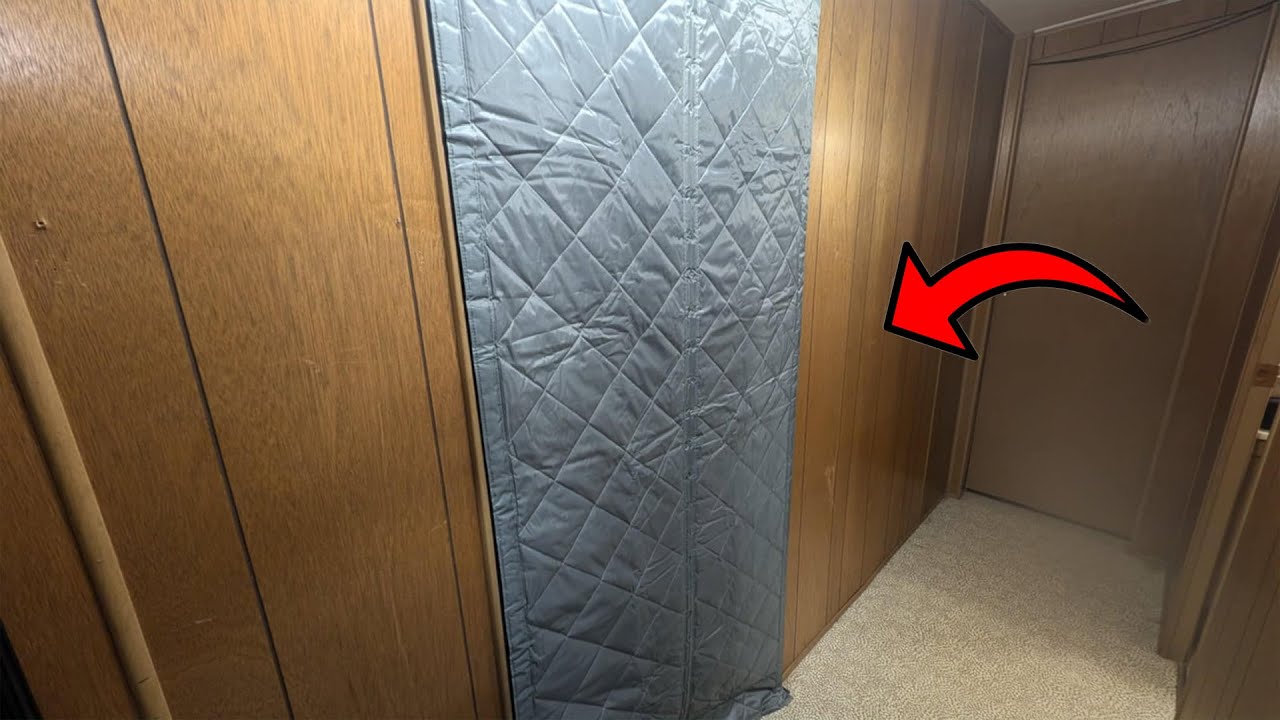 Insulated Door Curtain with Magnetic Fastening Does It Work?