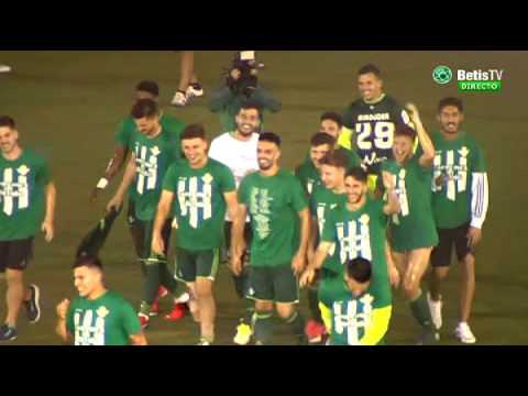 Celebración tras el partido, del ascenso a Segunda B