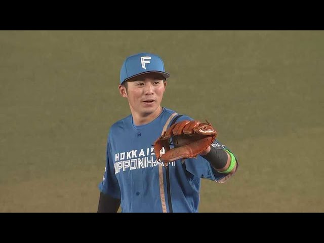 【5回裏】センターラインの堅実な守備!! ファイターズ・上川畑大悟の滑らかな動きでピッチャーを援護する!!  2023年4月4日 千葉ロッテマリーンズ 対 北海道日本ハムファイターズ