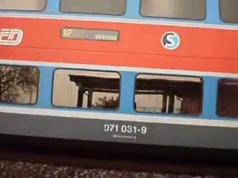 Příjezd vlaku linky S7 do stanice Velká Chuchle