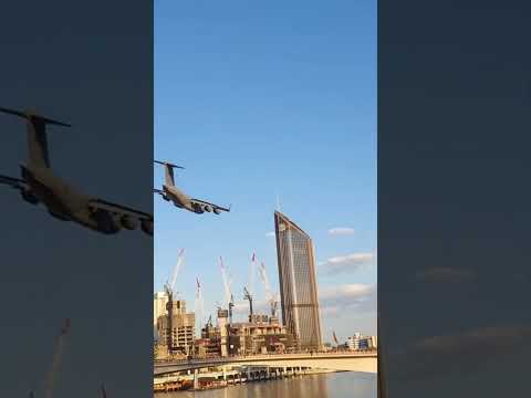Huge airplane flies too close to the buildings   C 17 Globemaster III #automobile #aircraft #plane