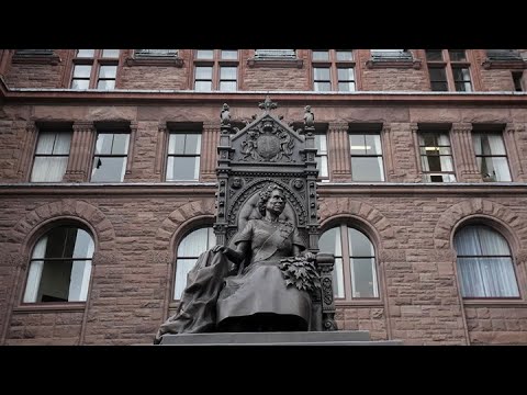 CAUGHT ON CAMERA Statue of Queen Elizabeth II unveiled at Queen's Park