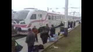 preview picture of video 'Ukrainian railways. New regional diesel train DEL-02-004 arriving at Vinnytsya station'