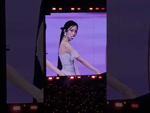 TWICE READY TO BE in Bulacan Day 1- Feel Special (showing Jihyo's Mic Failure) 😢