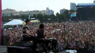 Matt &amp; Kim - Just A Friend (Biz Markie cover) + It&#39;s A Fact - Lollapalooza 2010