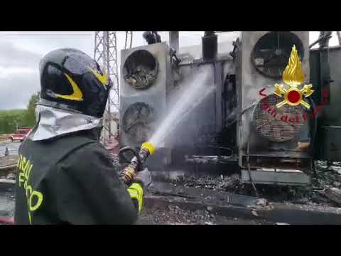 Incendio di un trasformatore in una centrale Terna alta tensione.