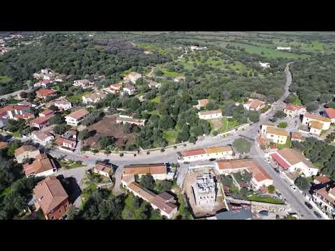 Loiri in vendita terreno edificabile di 3820 mq con stazzo.
