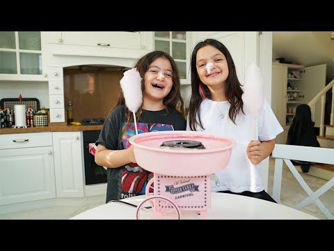 Masal and Öykü play with a cotton candy maker - fun kids video