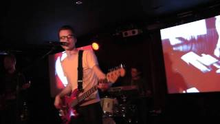Exclusive: Tom Vek &#39;CC (You Set The Fire In Me)&#39; - 1st live gig in 5 years Manchester 13/6/2011