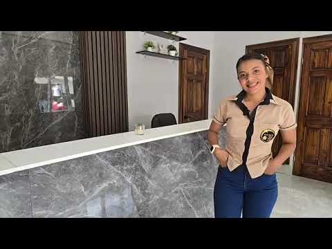 Conozca más de Five Stars Hotel en Berlin, Usulután