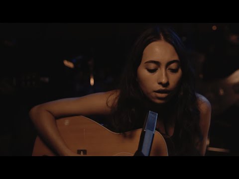 Sofía Valdés "Lonely" [Acoustic]