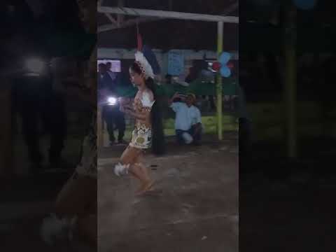 Rainha de UIDA na comunidade de Vila Independente.