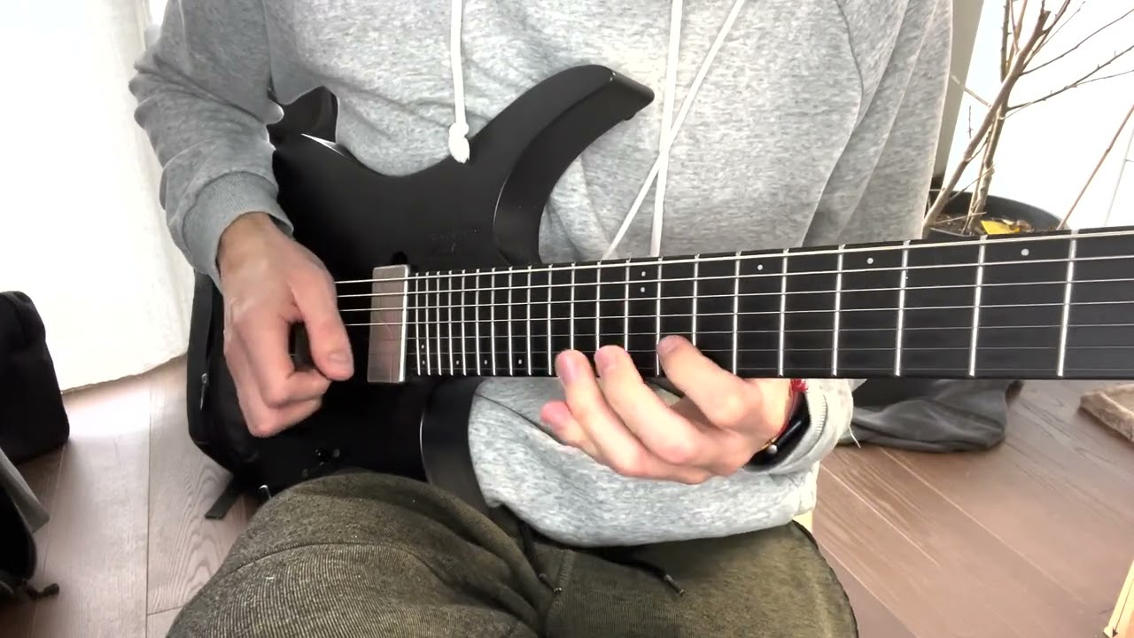 Roberto Barlocci playing Paul Gilbert's Olympic string-skipping arpeggios lick on electric guitar
