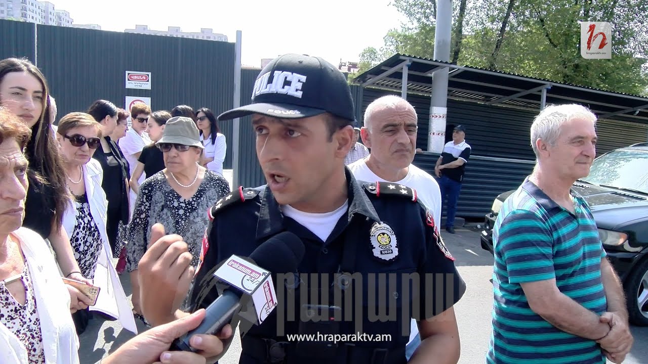 Բացե՛ք ճանապարհը. պարեկը՝ գիտնականներին