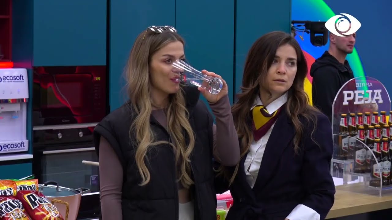 Nita e revoltuar me Amosin/ Amos i kërkon ndjesë dhe e përqafon