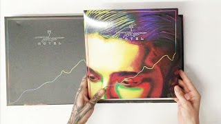 Bill Kaulitz unpacking &quot;Kings Of Suburbia“ Super Deluxe