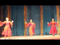 На сцене РДК танцевальный коллектив 16 кыз 