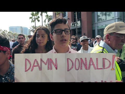 White Protester calls Hispanic Immigrant Trump supporters 