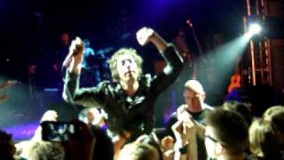 Adam green crowdsurfing the prince&#39;s bed