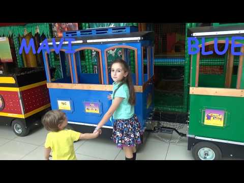 YOLCULUK NEREYE ? (Kapalı Oyun Parkında Tren Gezisi Yaptık ve İngilizce Renkleri Öğrendik)