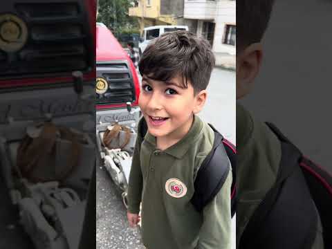 لولو زعلانه 😡 فوزي كان بدو يرضيها 😁 سرق الكيس وهرب 😂.