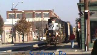 preview picture of video 'Norfolk Southern 5121 (High Hood) friendly crew Southbound Sunbury, Pa.'