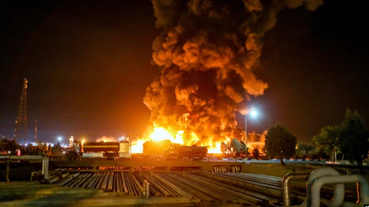 'EXPLOSIONS AND FIRE RECORDED' — RUSSIA'S ORSK OIL REFINERY HIT IN UKRAINIAN STRIKE || 2025