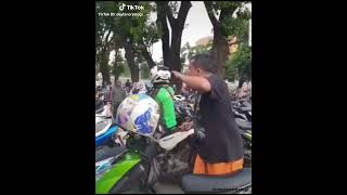 Download lagu STORY WA LUCU 30 DETIK TERBARU 2020 | TUKANG PARKIR #Shorts mp3