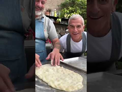 Roman pizza with mortadella.Pizza romana con la mortadella.