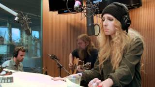 Kendra Morris - Concrete Waves - live and acoustic @ Broadcaststation