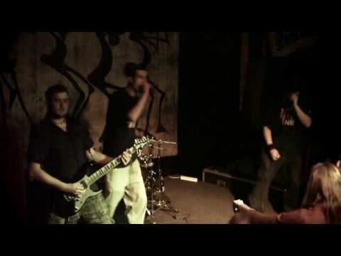 LIVE Chorus Citrus - Bastardi ft. EliotZ (25.6.2011, Kyjov - Jančovka)