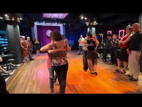 Tango lessons by Corina de La Rosa & Aurora Lubiz. Milonga Parakultural. Salón Marabú. 12/26/2023