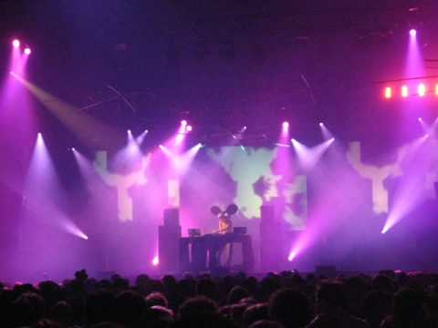 Deadmau5 vs Funkwerkstatt & Kolombo - Zorguru (E-Supu's Mash-Up)