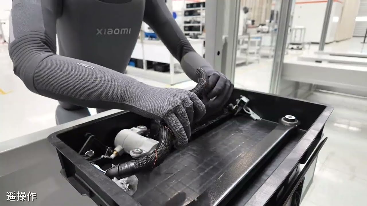 The all-new Xiaomi CyberOne breaks cover, featuring a full-palm tactile bionic hand. 🤖✨