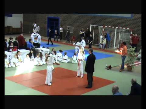 Eloïse au 3è satellite benj. le 19.02.2012.wmv