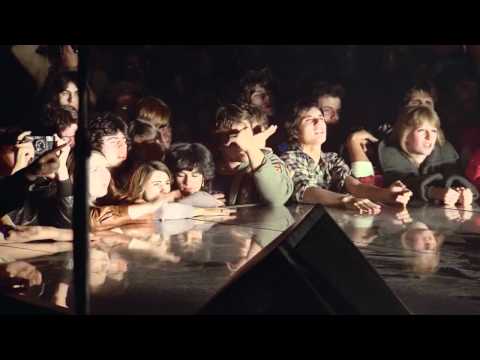 Queen - 'We Will Rock You' !