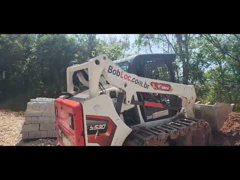 Bobcat com Esteira de Aço - Terrenos com Barro