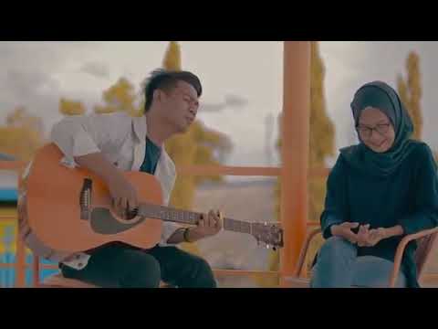 Adek Berjilbab Biru (by cover Massan Muhammad)