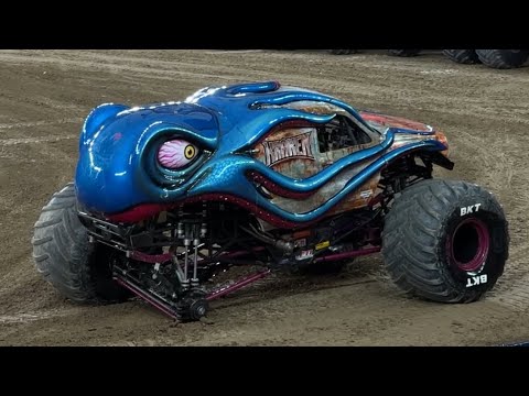 Monster Jam INSANE CRASH MADNESS 2024