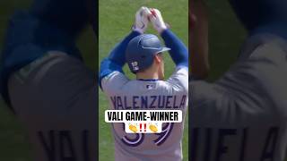 CLUTCH FROM VALI IN THE 9TH ???? #BlueJays