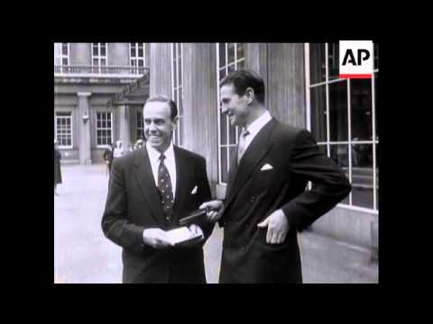 CRICKETERS AT THE PALACE