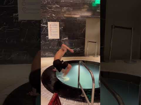 Cold Plunge 🥶 #coldplunge #brr