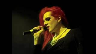 Jeffree Star Performing Eyelash Curlers &amp; Butcher Knives (What&#39;s The Difference?) with Raquel Reed