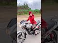 Cewek Menggoda Naik Moge