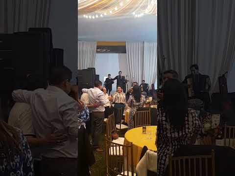 Serenata de DAVID SAUÑE  y su  ESTUDIANTINA para: FREDDY y CARLITOS MINAYA