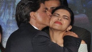 Shahrukh Khan KISSES Deepika Padukone in PUBLIC | Sharabi Happy New Year SONG LAUNCH