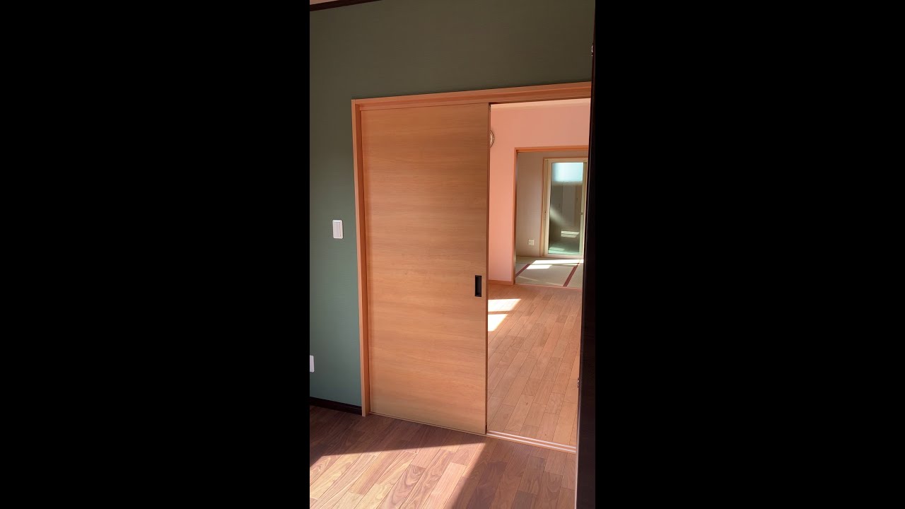 寝室の動画サムネイル