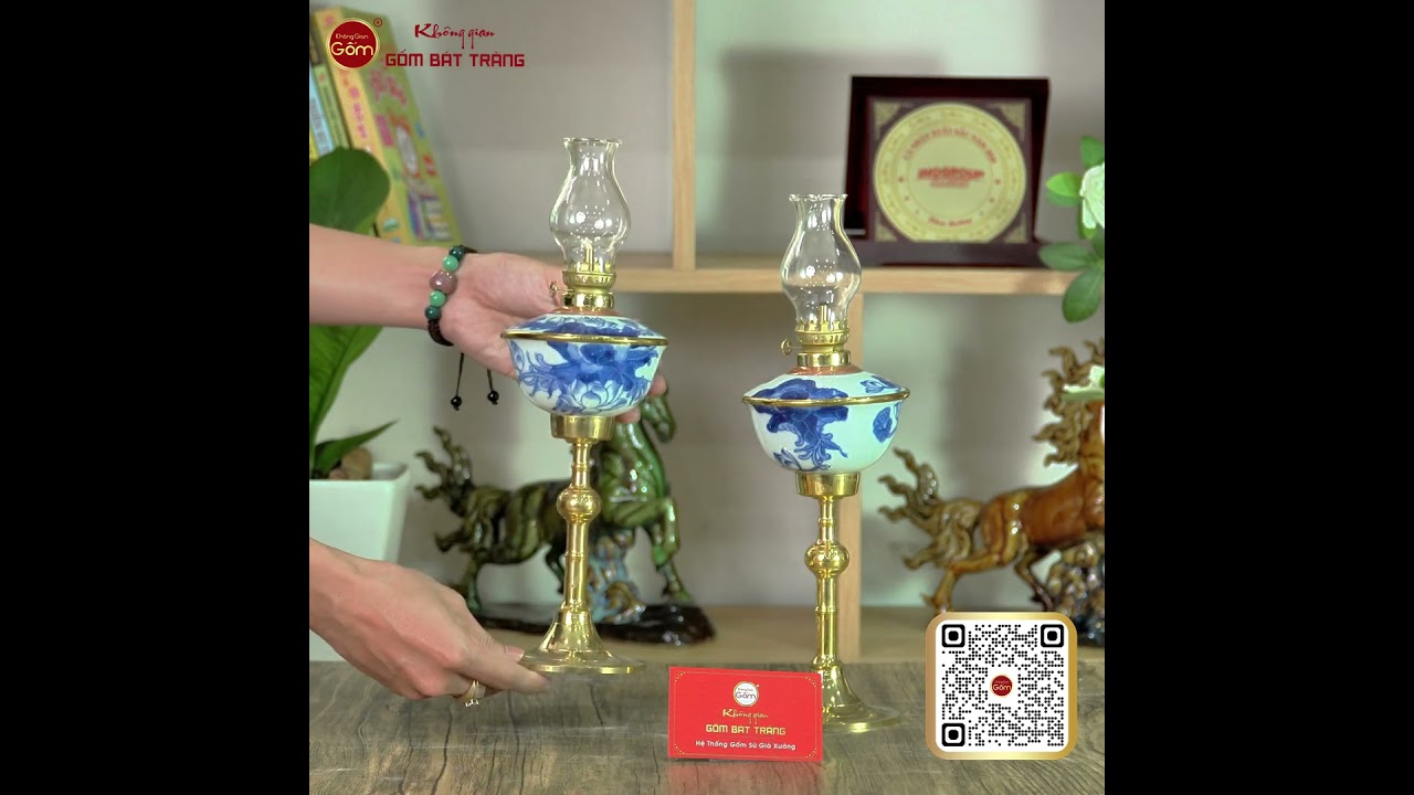 Đèn Dầu Thờ Chân Đồng Dáng Chén Men Lam Vẽ Sen